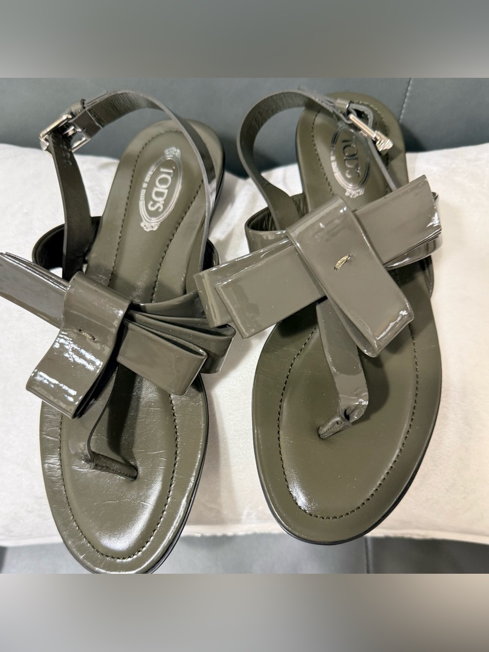 TOD’S Militare Patent Leather Bow Thong Sandals Size 37